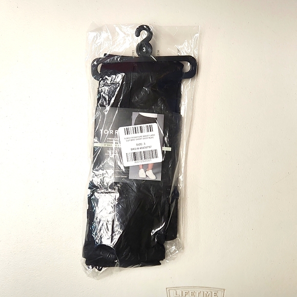 ❤️NWT VINTAGE TORRID BIKE SHORT - LASER CUT OUT - 9' SIGNATURE WAIST - PLUS SIZE - Picture 4 of 9